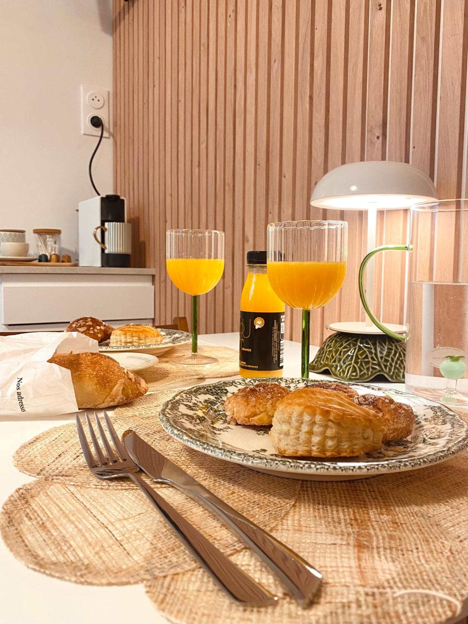 Modern & Chic 17- Perfect Location Apartment *